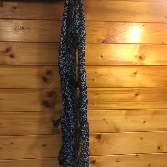 Scarfs - Picture 4 of 4